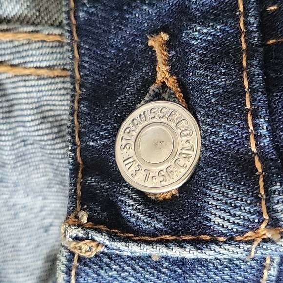 Levi's 502 dark wash regular taper sample jeans with 32.25" inseam - Picture 12 of 12